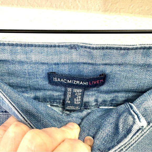 Isaac Mizrahi Live! Women’s Plus Size Light Blue Petite Jeans 18WP Wide Leg - Picture 5 of 8